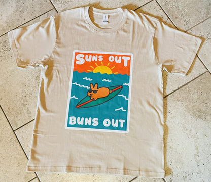 T-shirt - Suns Out Buns Out