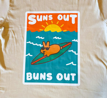 T-shirt - Suns Out Buns Out