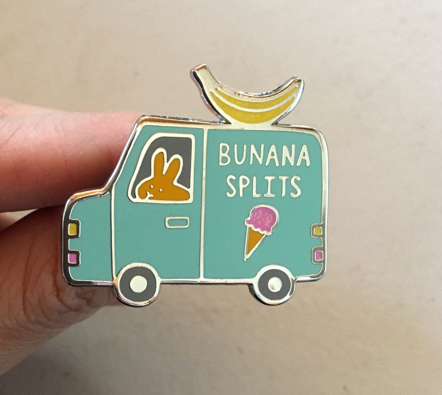 Bunny Food Truck Pin (Bunana Splits)